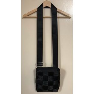Harvey’s Original Seatbelt Crossbody Bag Black